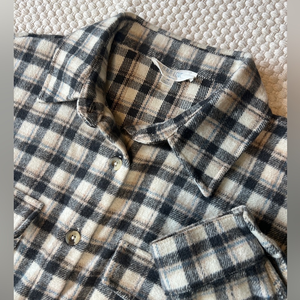 Peach Love Women’s Flannel Button-Up Shirt in size Medium - long sleeve cozy